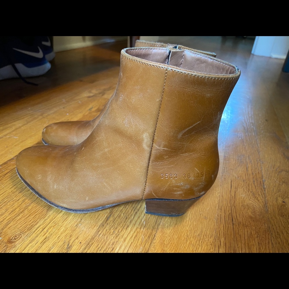 Woman by Common Projects Ankle boot. Tan. 36/6.